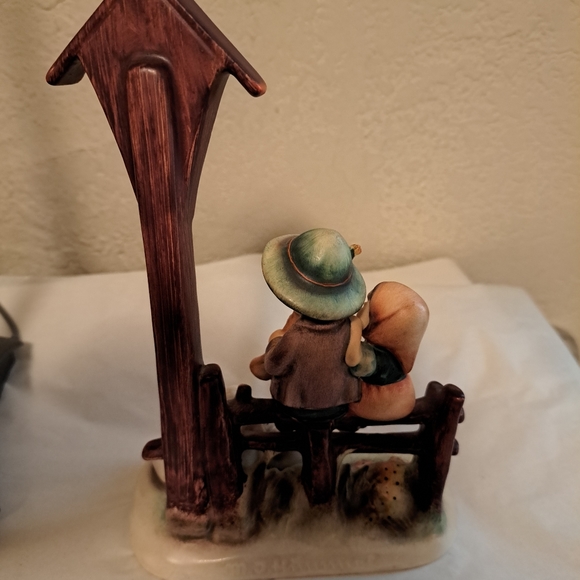 FINAL SALE Goebel Hummel  Wayside Devotion TMK2 28/2 figurine - Picture 5 of 10